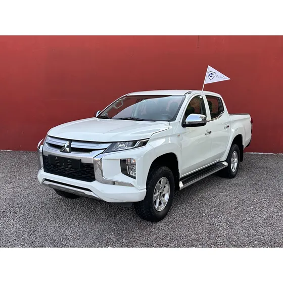 Mitsubishi L200 2.4 Cabina Doble 4x2 Mt