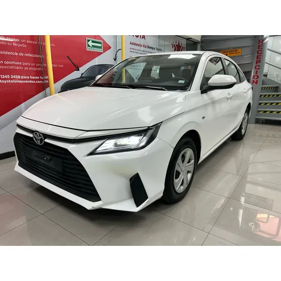 Toyota Yaris 4p Sedán Base L4/1.5 Aut