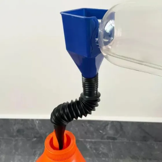 Embudo De Cuello Flexible Gasolina Aceite Refrigerante