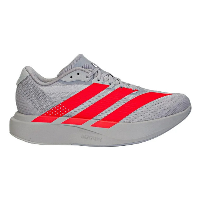 Tênis Adidas Adizero Pacer feminino na cor cinza com as três listras laterais em vermelho e entressola com tecnologia Lightstrike