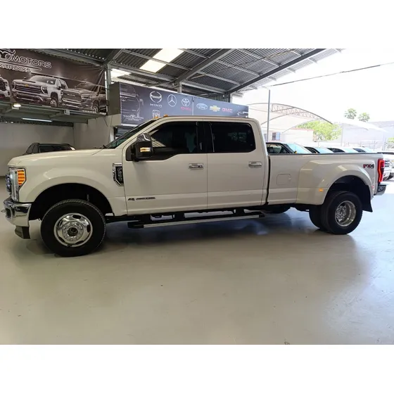 Ford F-350 Lariat Dully