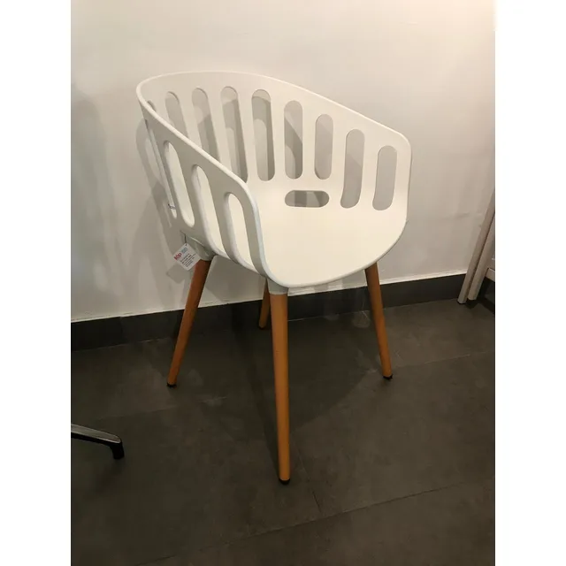 Butaca Blanca Patas De Madera