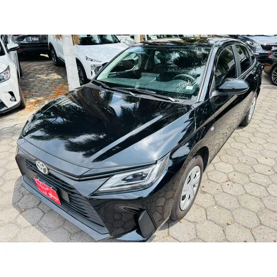 Toyota Yaris 4p Sedán Base L4/1.5 Aut