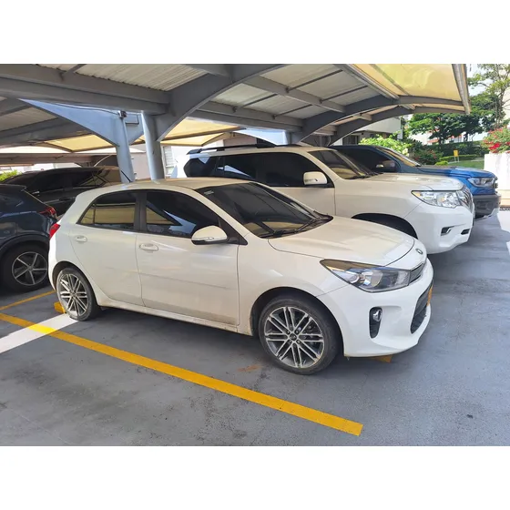 Kia Rio 1.4 Vibrant Hb 5 P