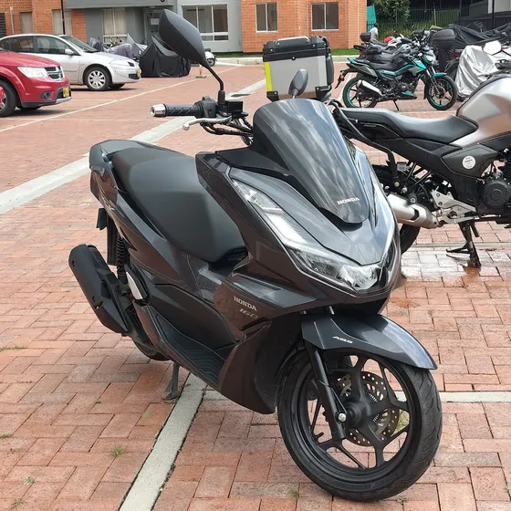 Moto Automática Honda  Modelo 2025 Línea Pcx 160 Color Gris