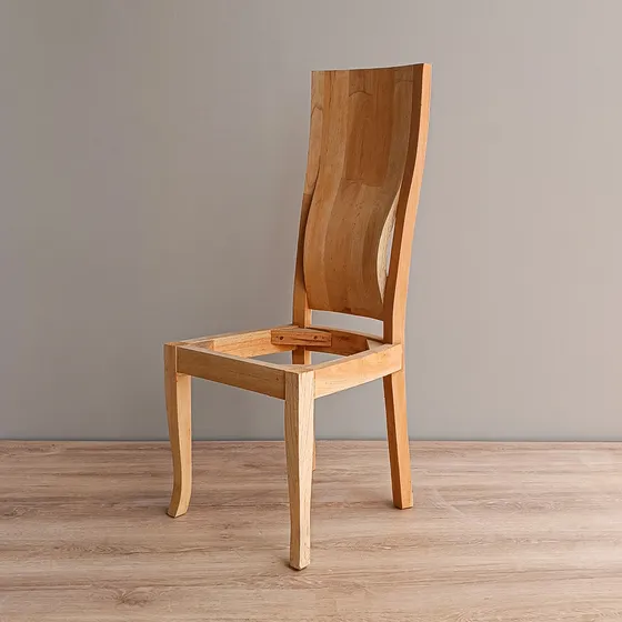Sillas Y Muebles De Madera En Crudo