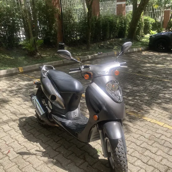 Scooter 2t.   Unico Dueño.  Muy Original.  Poco Kilometraje.