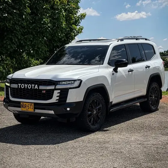 Toyota Land Cruiser 300 2024 3.4 300 Gr-s