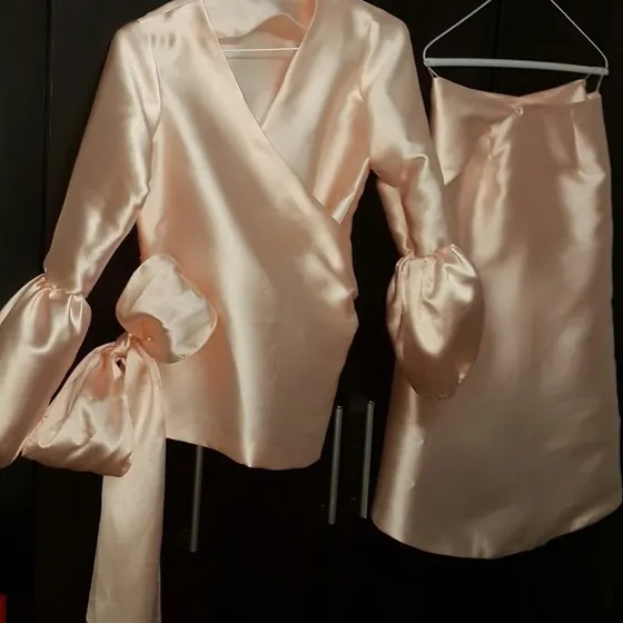 Conjunto De Taller De Raso Chaqueta Y Falda M