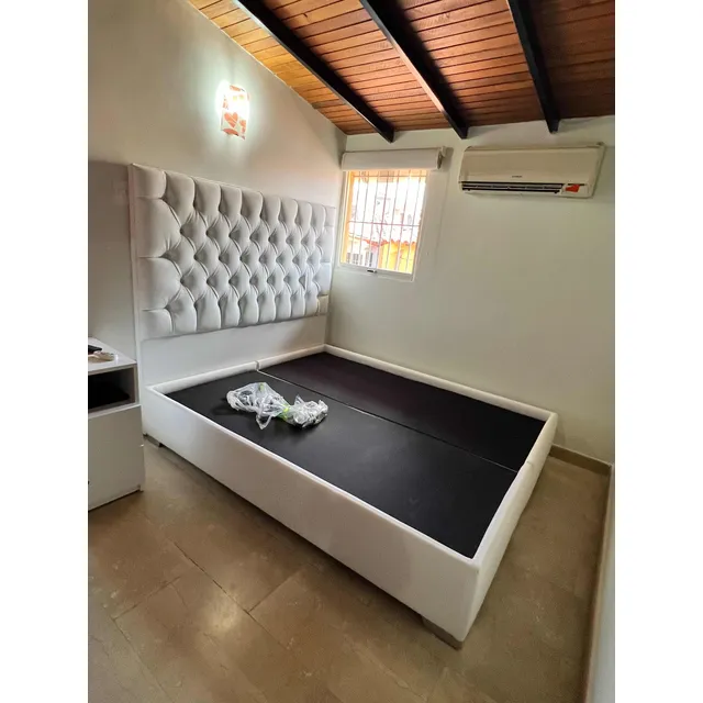 Cajon Cama Queen En Semi Cuero Blanco, Sólo Se Vende El Box