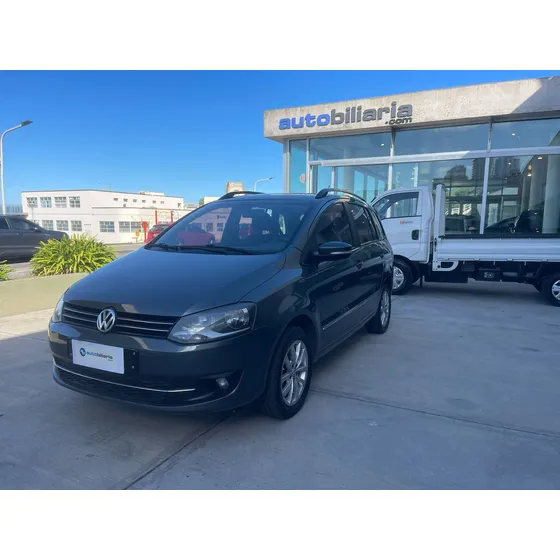 Volkswagen Suran 1.6 Highline 101cv