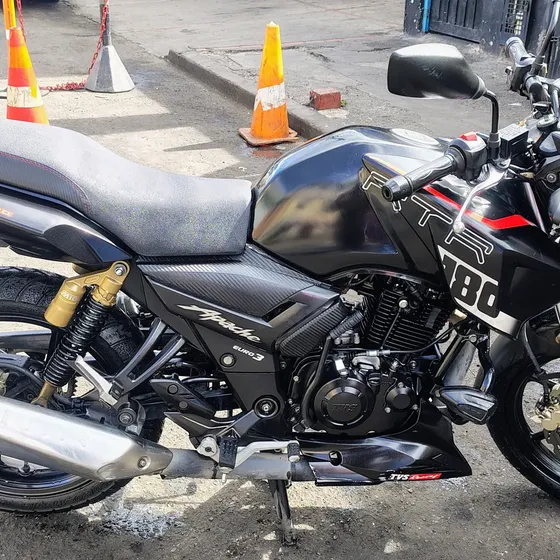 Moto  Apache Rtr 180 Modelo 2023 Km 41.000 Papeles Al Día.