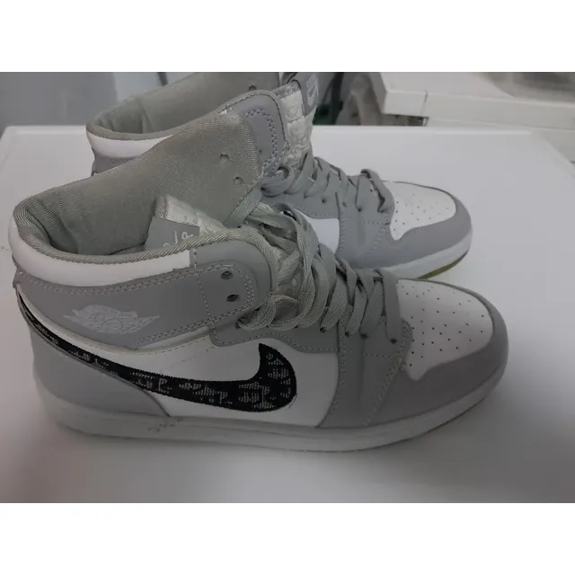 Botas Nike Jordan Dior 42. Gris Usadas.