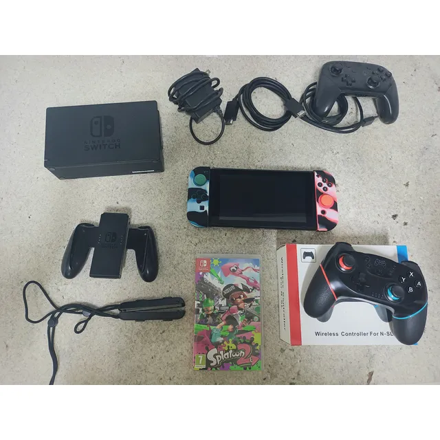 Nintendo Switch 2018 + Funda De Joysticks + 2 Mandos + Juego