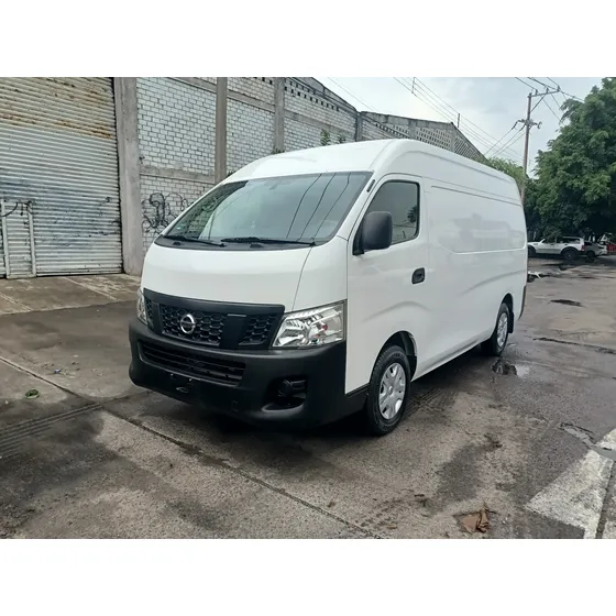 Nissan Urvan 2.5 Panel Amplia Aa Mt