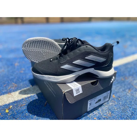 Zapatos adidas Tenis/padel  Talla 5 Y 5.5  Oferta /
