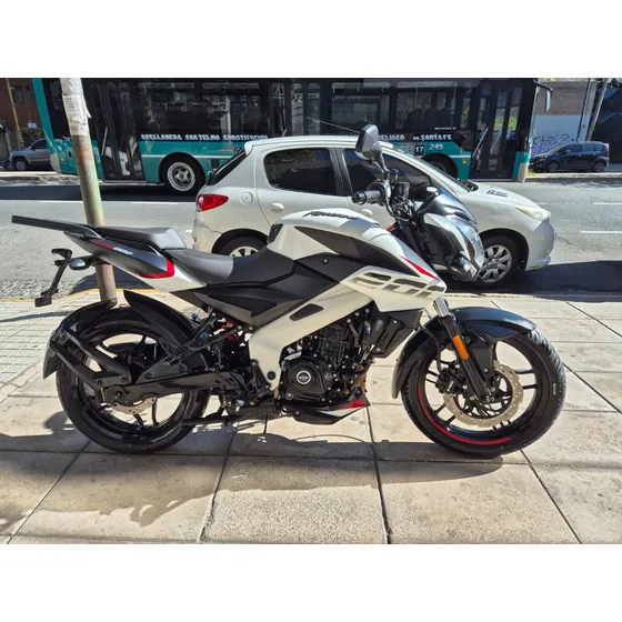 Bajaj Rouser Ns 200