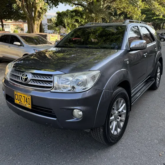 Toyota Fortuner 2011 2.7l 4x2