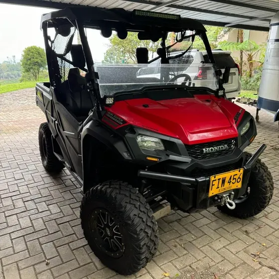 Honda Pionner 1000-3