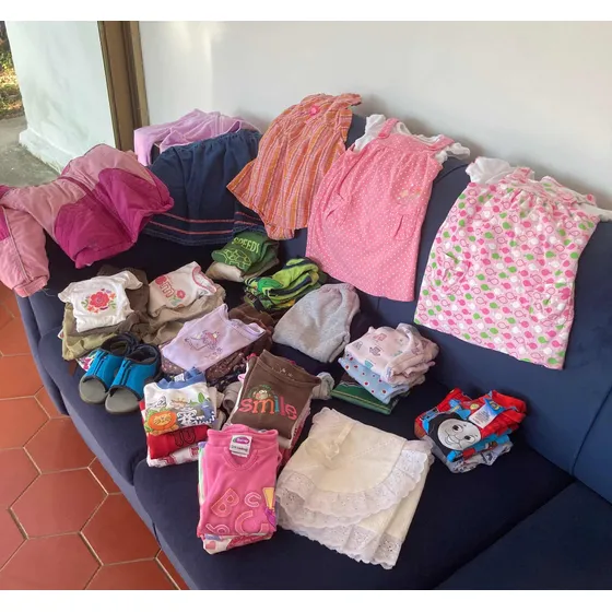 90 Piezas Ropa De Niños Y Niñas, Usada, De Varias Tallas Y