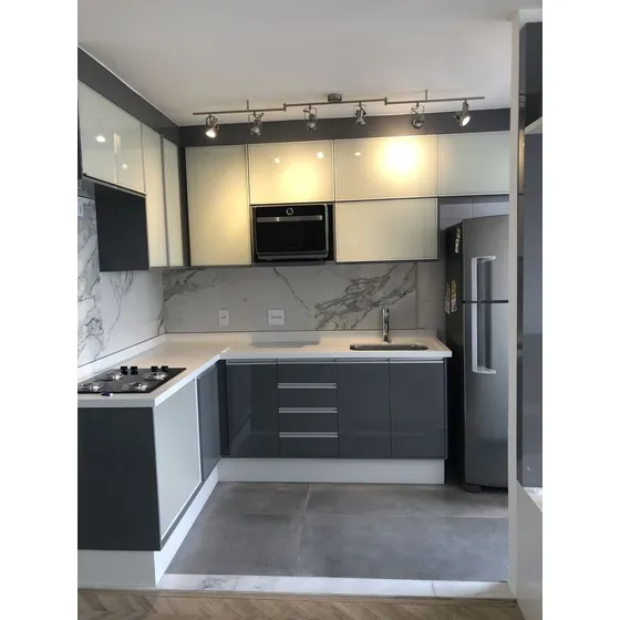 Cocinas Empotradas Modernas, Topes En Sinterizado Y Cuarzo