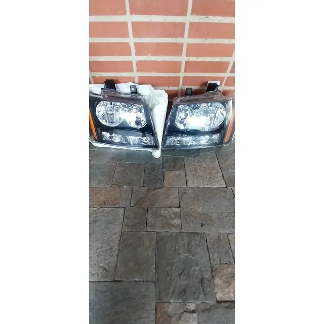 Faro Chevrolet Tahoe Derecho Izquierdo 