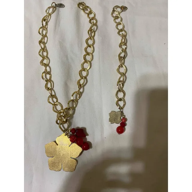 Juego De Collar Y Pulsera En Dorado. Usado