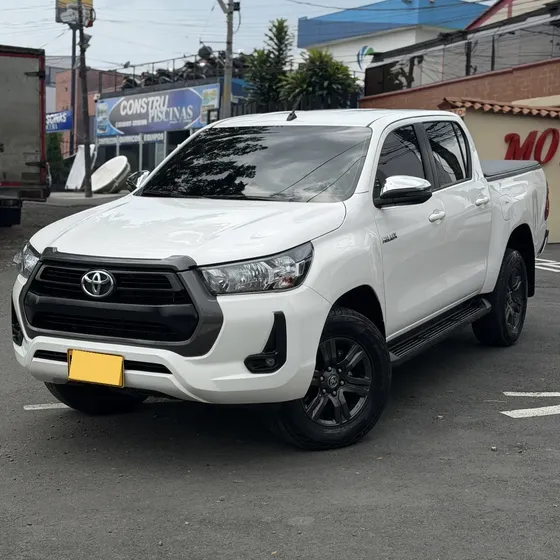 Toyota Hilux 2025 2.4 Diésel 4x4