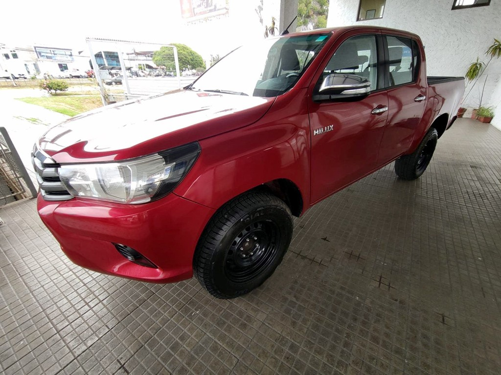 Toyota Hilux Dc Sr 2.4 Mt 4x2