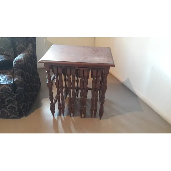 Mesa Rectangular Con 4 Mesitas Redondas Incorporadas