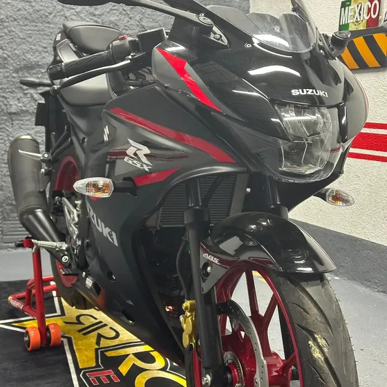 Hermosa Suzuki Gsxr 150 Con 25 Km Lista Para La Venta