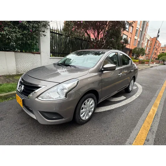 Nissan Versa 1.6 Sense