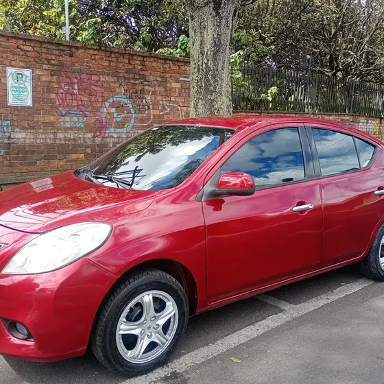 Nissan Versa 2012 1.6 Advance At