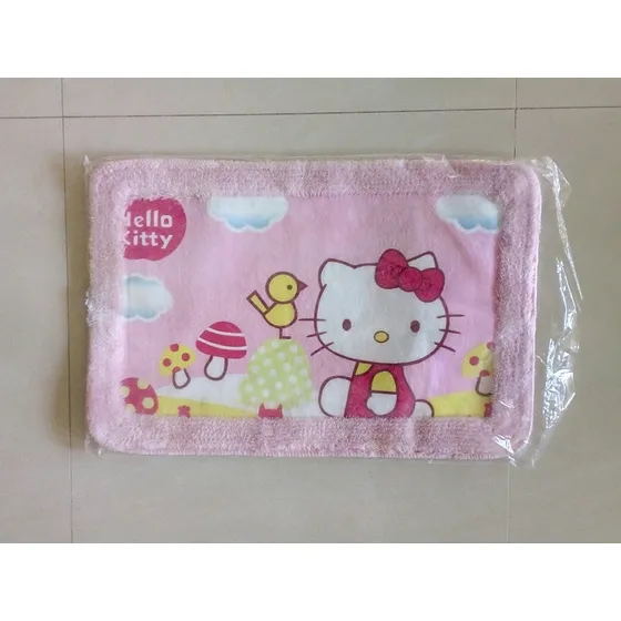 Alfombra De Hello Kitty, 60 X 40 Cm. Nueva.