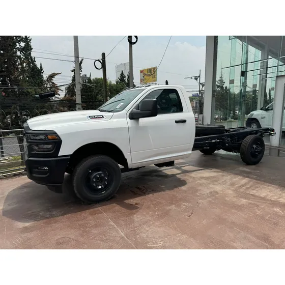 Ram 4000 6.4 Reg. Cab Chasis Cabina