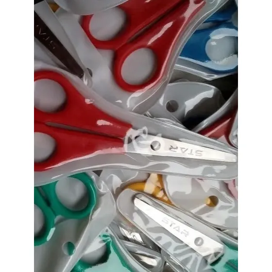 Tijera Escolar Punta Roma 5 Pulgadas Con Funda Precioxdocena