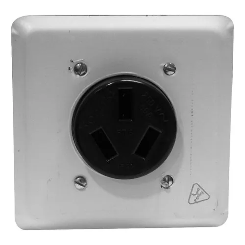 Toma 3x50 Trifilar Incrustar Kontiki (ft6)