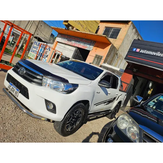 Toyota Hilux Pick-up 2.8 Cd Sr 177cv 4x4