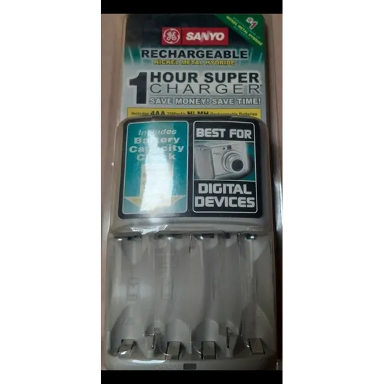 Cargador De Pila Aa  Y  Aaa Carga En 1 Hora Marca Sanyo 