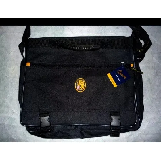 Maletín O Morral Negro, De Los Leones Del Caracas
