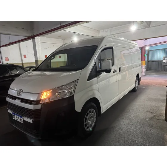 Toyota Hiace 2.8 Tdi Furgón 6at L2h2 3a 5p