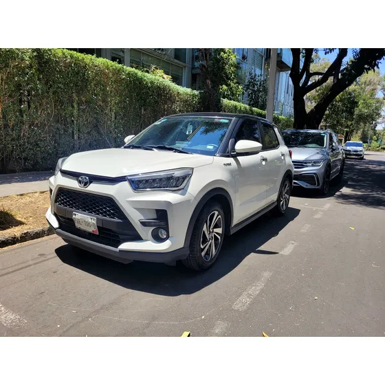 Toyota Raize 1.0t Xle Fwd Cvt Bitono