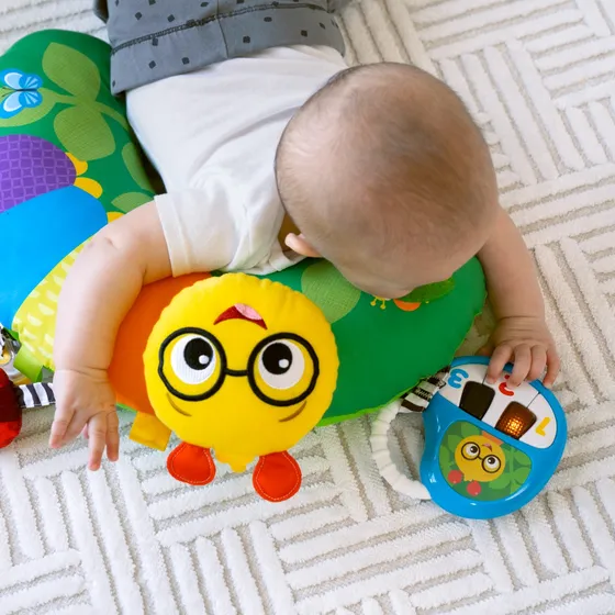 Bright Starts 16756 Cojín De Actividades Para El Juego Boca Abajo Cal-a-pillow De Baby Einstein, Multisensorial, La Oruga Cal, A Partir Recién Nacidos