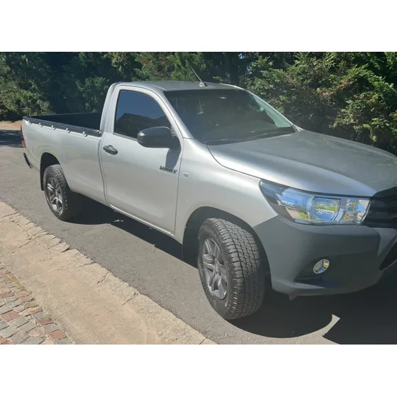 Toyota Hilux Pick-up Cabina Simple Dx 2.4 Tdi 6 Mt