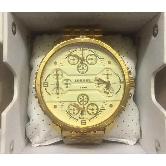 Reloj Diesel Dorado De Cuarzo Y Acero Inoxidable Nuevo
