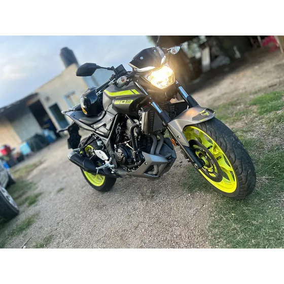 Yamaha Mt 03, Permuto Por Auto. Esta Sin Detalles