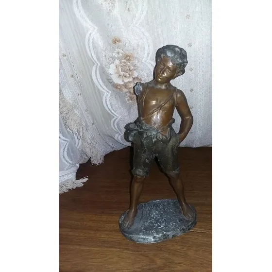 Estatua De Estaño  Sellada Le Falta Un Brazo 