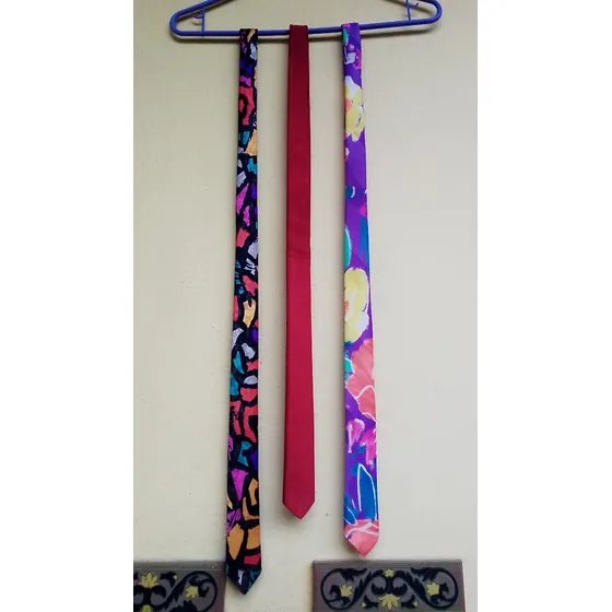 Combo De 3 Corbatas Usadas  Delgadas Dibujos Diversos