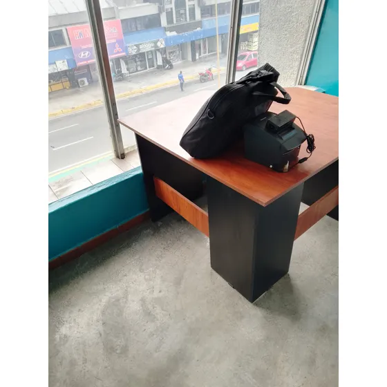 Vendo Escritorio Usado De Esquinero Con Porta Teclado