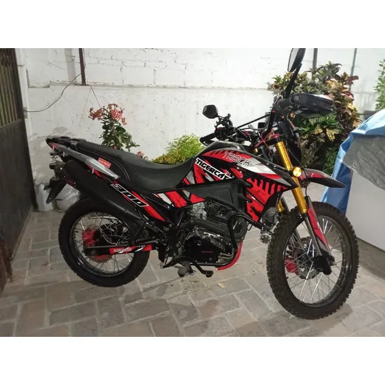 Modelos Rojo/negro No Está Emplacada